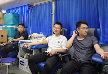 BB��������ɭְר����Ѫ���� ʦ�߼̳�